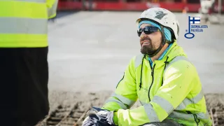 rakennustyöntekijä työmaalla
