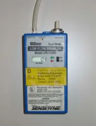 Pumpun kiinnitys mittauskohteeseen.