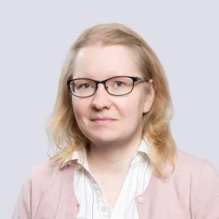 Henkilökuva Elina Ahola.